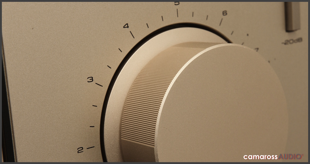 Pioneer A-7 amfi ses ayar düğmesi yakın çekim.