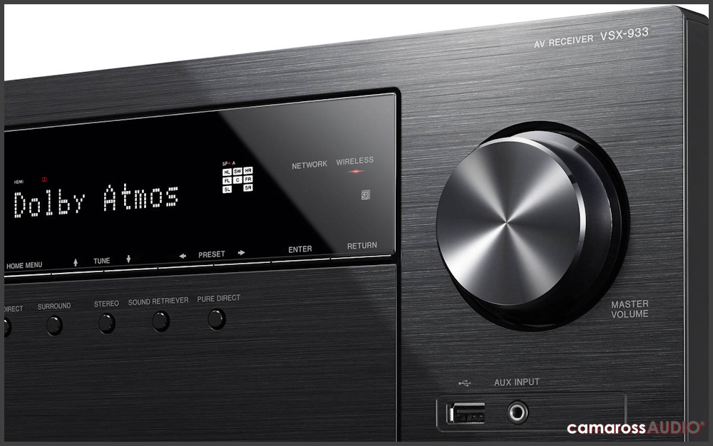 Pioneer VSX-933 AV alıcı ön paneli, Dolby Atmos ve Master Volume kontrolü.