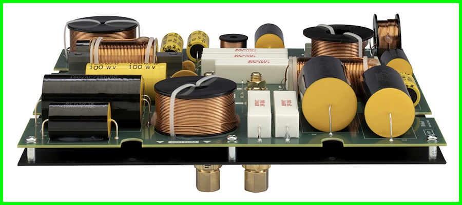 Mcintosh ML1 Mk II hoparlör crossover devresi bileşenleri yakın çekim.