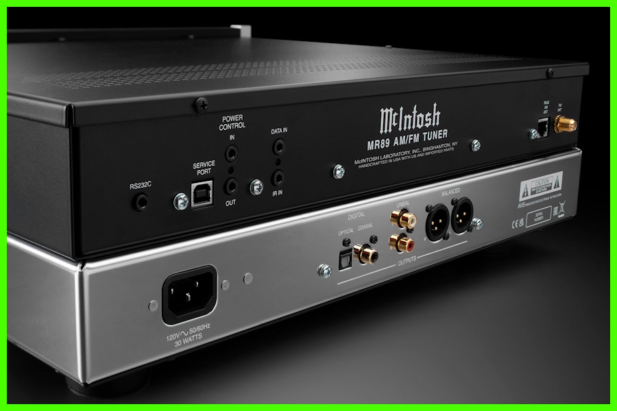 McIntosh MR89 AM/FM Tuner arka bağlantı noktaları ve güç girişi.