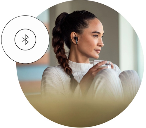 Bluetooth ikonlu kadın, kablosuz dinleme deneyimini gösteriyor