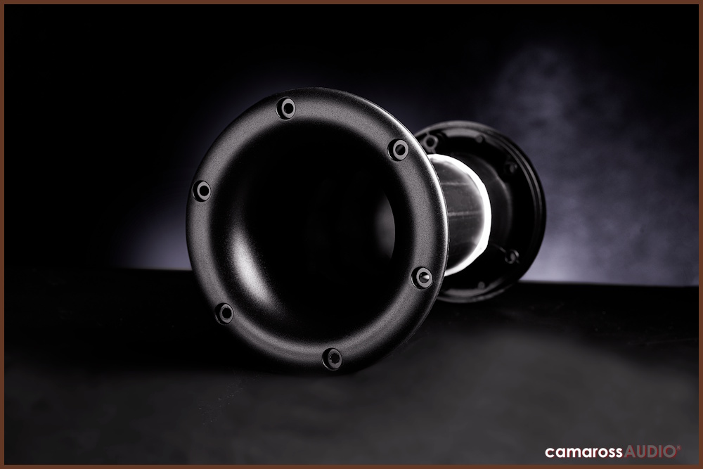 Dynaudio Legend siyah tweeter hoparlör sürücüsü yakın çekim fotoğrafı