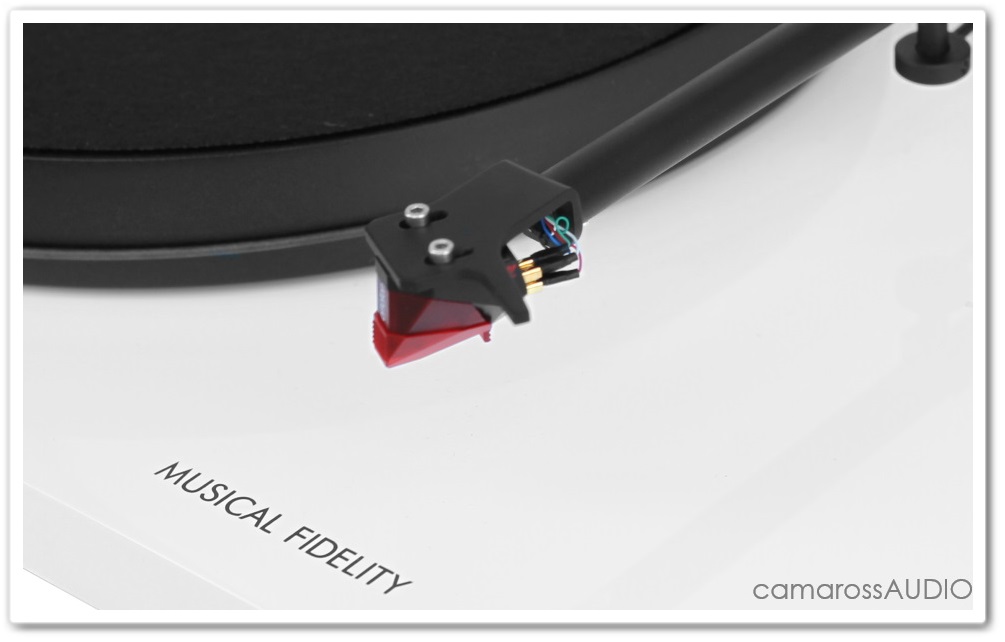 musical_fidelity_roundtable_s_white_cama