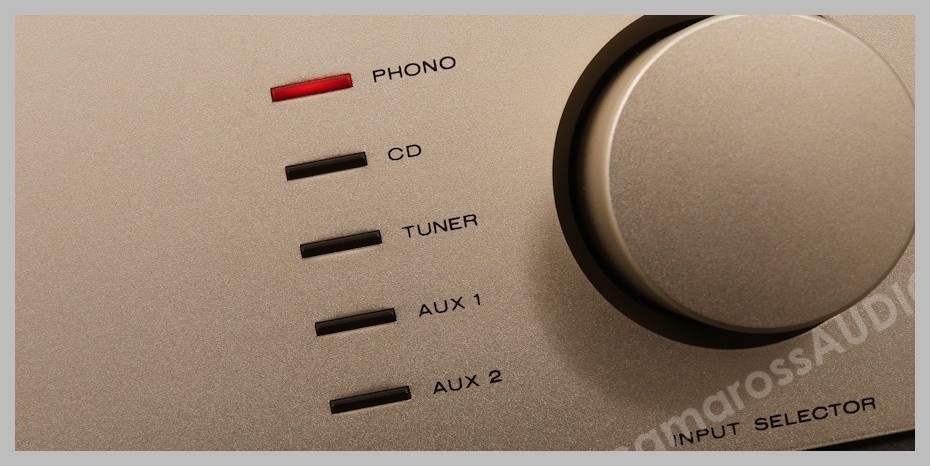 Marantz PM-82 amplifikatör Phono giriş seçici göstergesi yakın çekim.