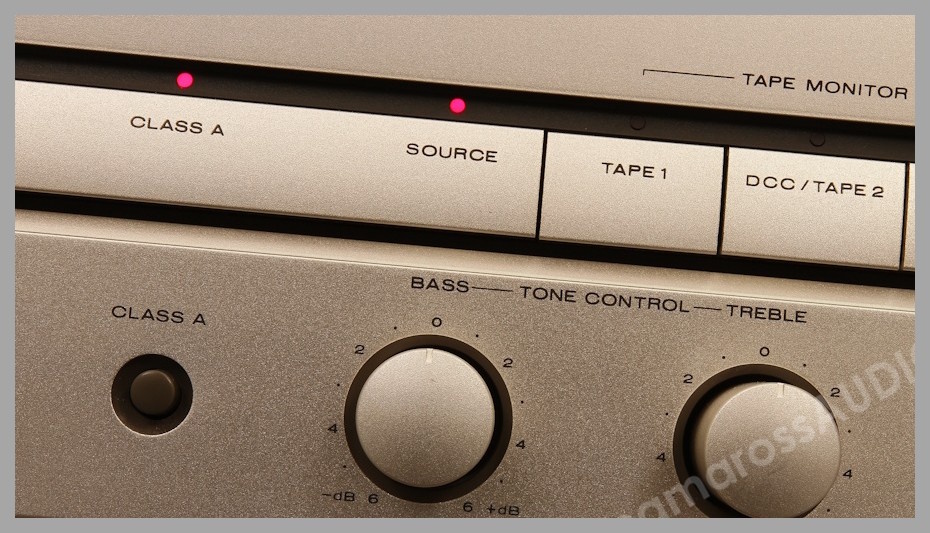 Marantz PM-82 amplifikatör ön paneli, Class A ve ton kontrol düğmeleri.