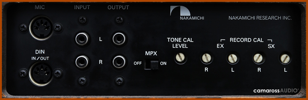Nakamichi 1000 Tri-Tracer kaset çalar arka bağlantı panelı, DIN/RCA giriş/çıkışlar.