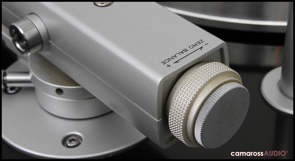 Sony PS-X75 pikap sıfır dengeleme (zero balance) ayar düğmesi yakın çekim.