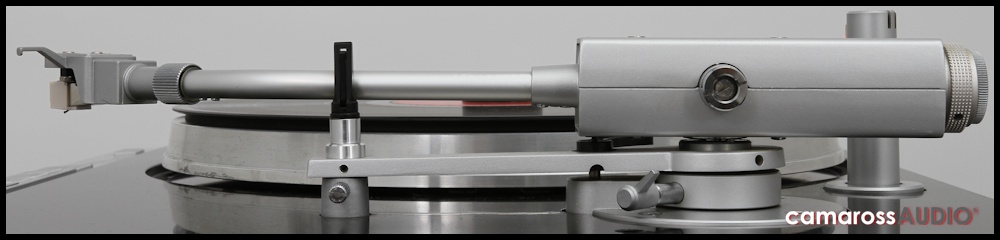 Sony PS-X75 pikap gümüş renkli ton kolu detay fotoğrafı.