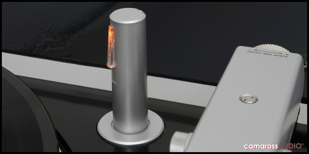 Sony PS-X75 pikap ayar kolu ve gösterge detayı.