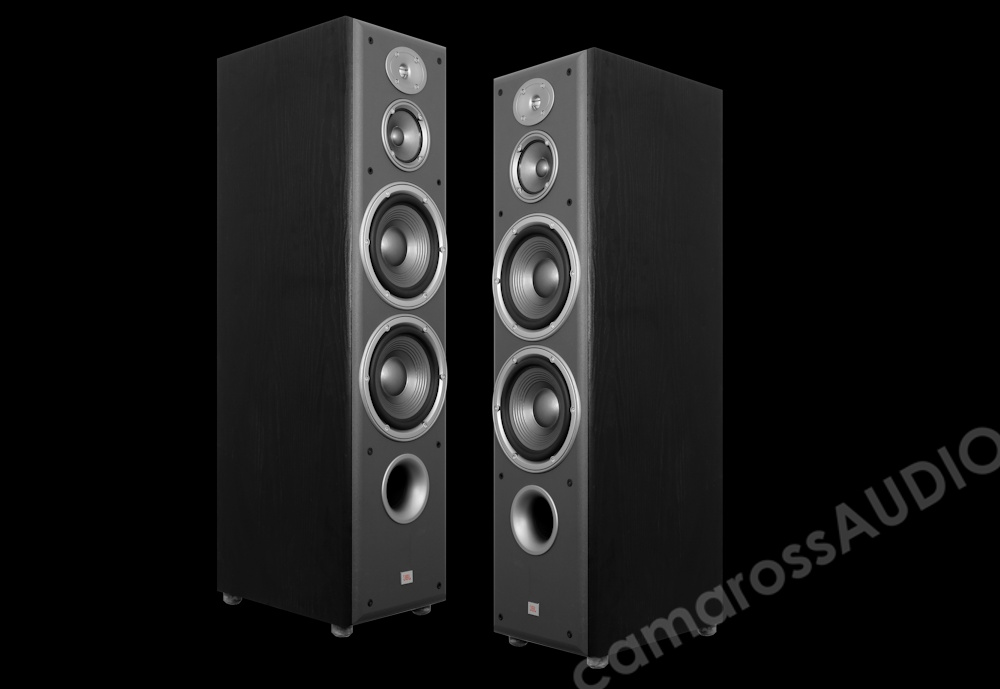 JBL Northridge E90 siyah kule tipi hoparlör çifti ön görünümü.