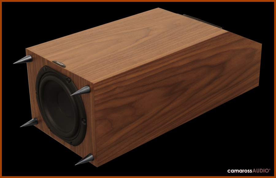 Neta Iota ALPHA subwoofer, ahşap kaplama ve spike ayaklar.