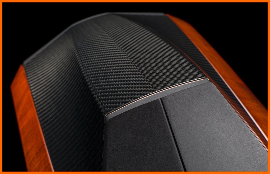 Sonus faber Ex3ma hoparlör karbon fiber üst ve ahşap detayları.