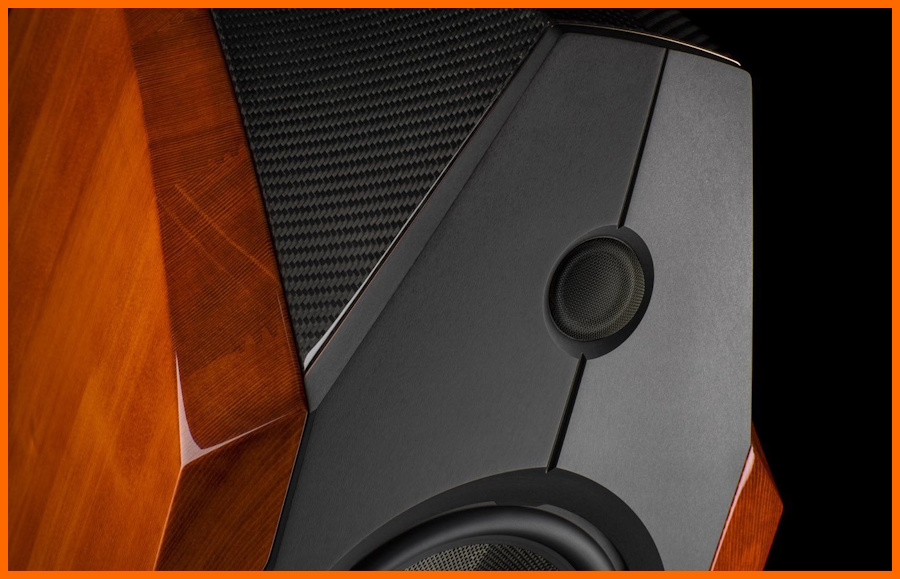 Sonus faber Ex3ma hoparlör, ahşap ve karbon fiber detayları.